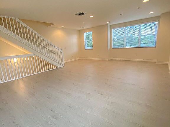 3rd image of 930 Millbrae Ct Unit 1