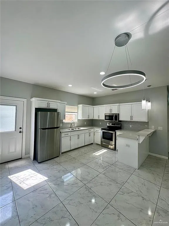 3 bed, 2.0 bath, 4320 sqft, $1,250 — Photo 3