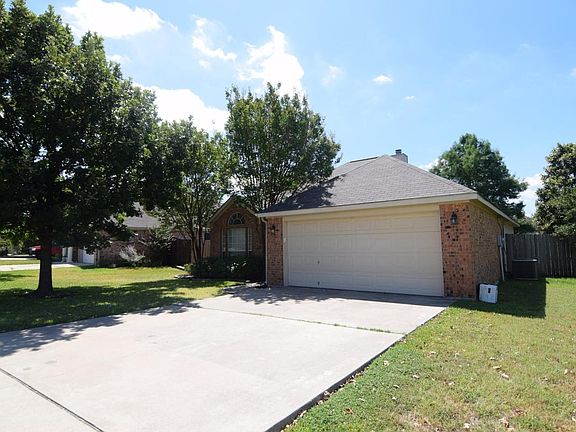 2nd image of 913 Woodhollow Dr