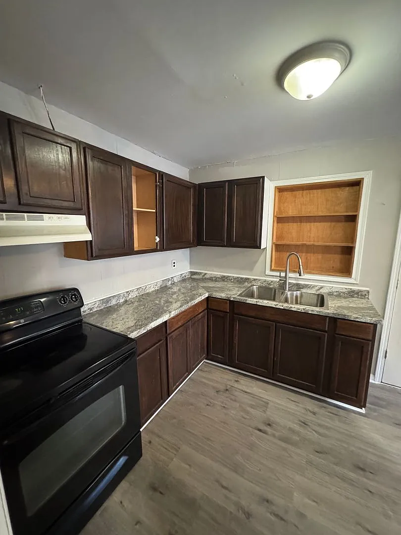 3BR/1BA Northport — Photo 3