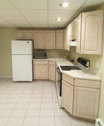 3rd image of 20 Emerald Ln