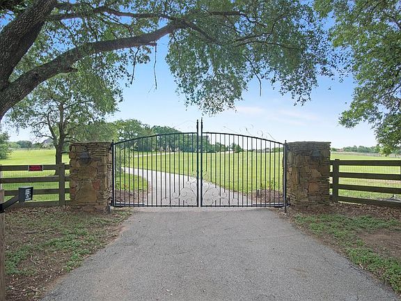 Automatic private driveway gate.