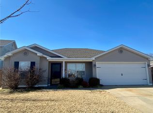 1151 Holland Dr, Fayetteville, AR 72704