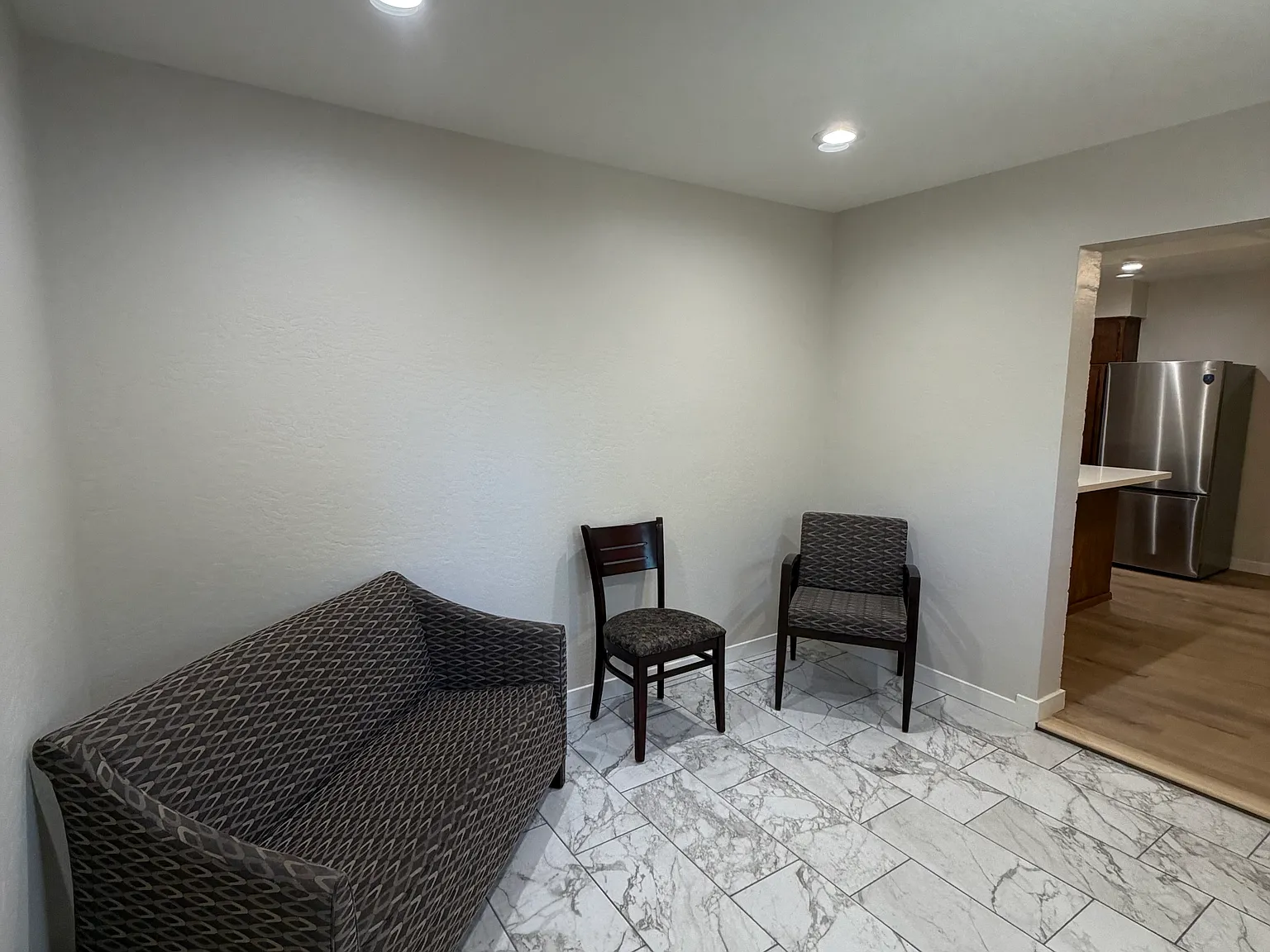 Studio, 2000 sqft, $495 — Photo 3