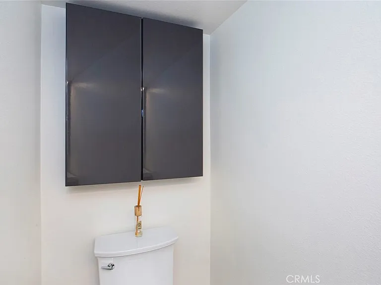 110 W Maple St #30 — Photo 19
