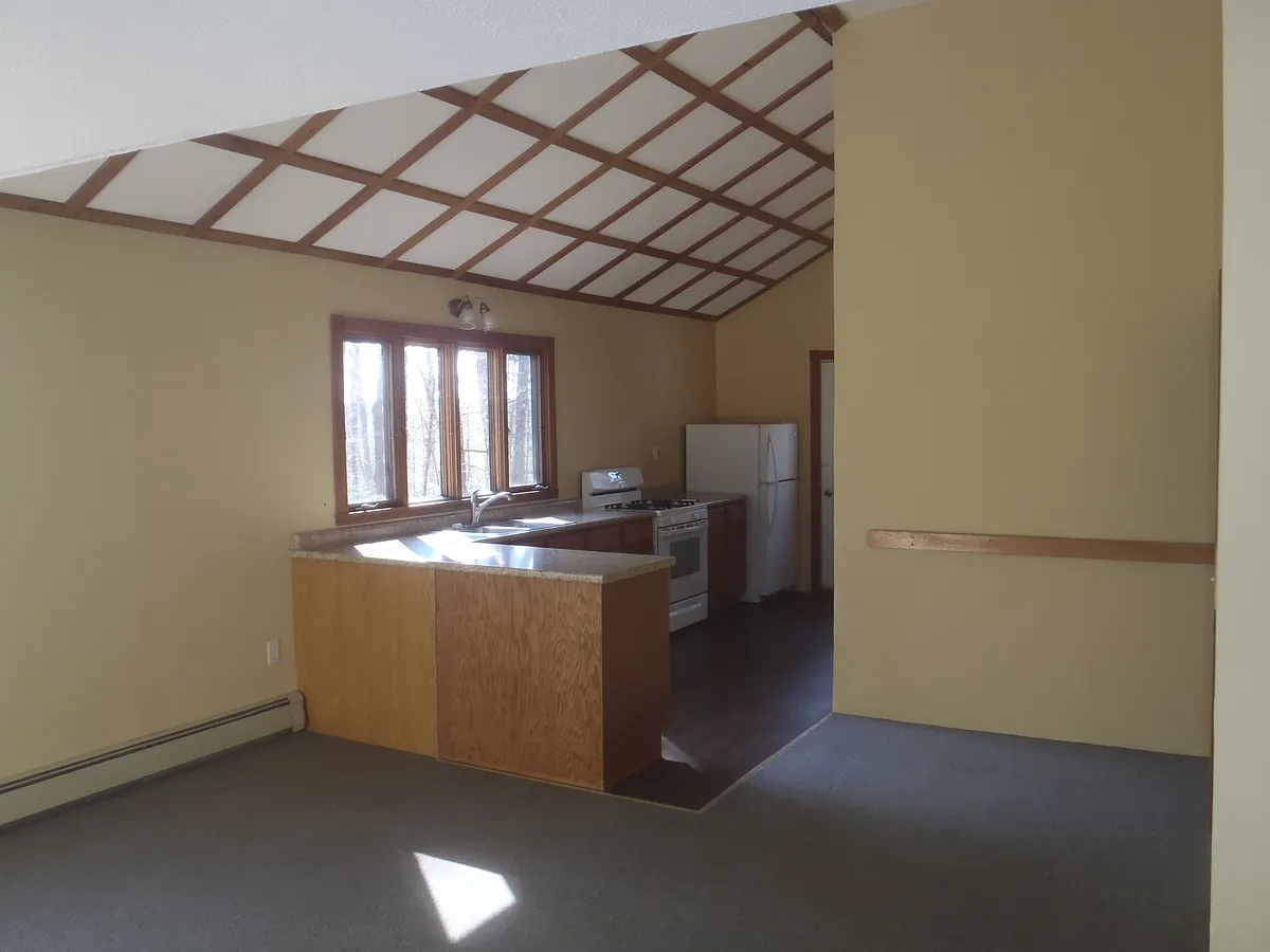 Building Photo - 1065 Valley Rd