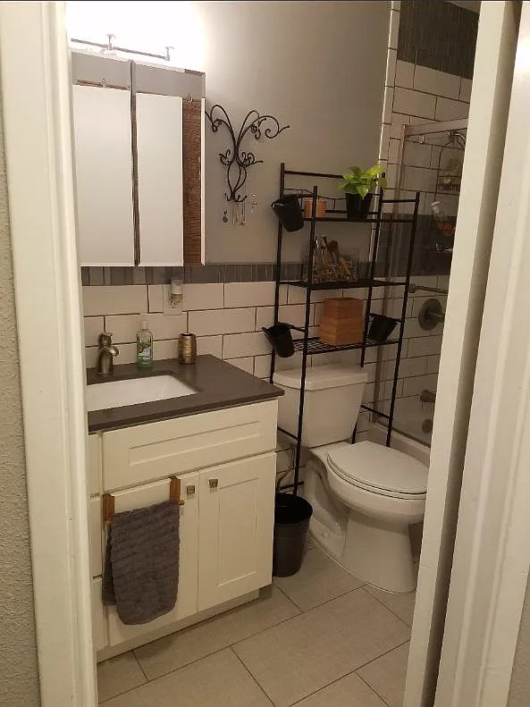 2 bed, 850 sqft, $2,300 — Photo 2