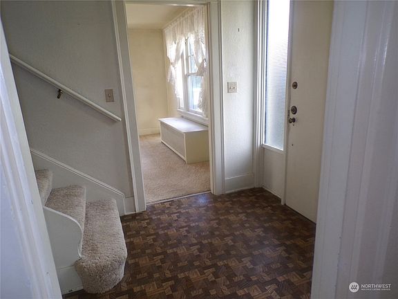 2nd image of 611 Essex Avenue