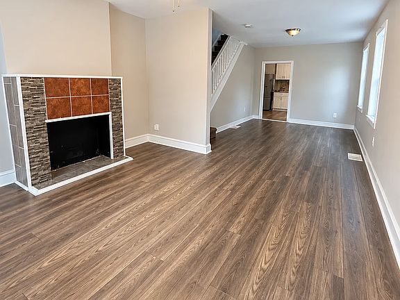 5th image of 21 E Ingham Ave