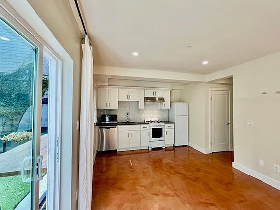 3rd image of 1420 Jones St #13