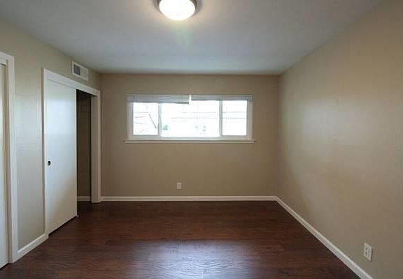 5th image of 77 N Ellsworth Ave #11