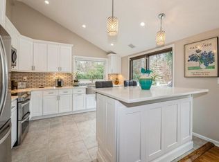 6 Daniel Dr, Glen Cove, NY 11542