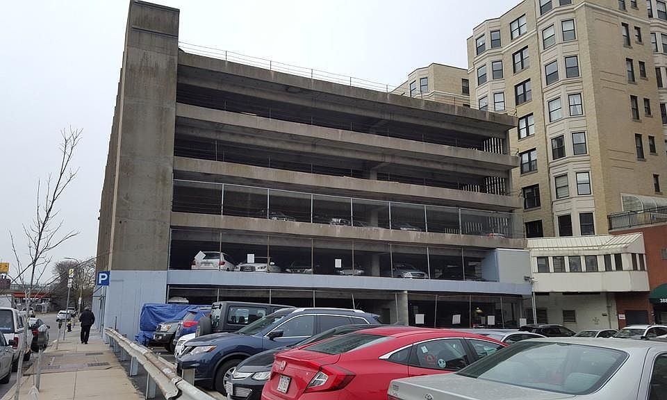 2nd image of 425 Newbury St #Pkg