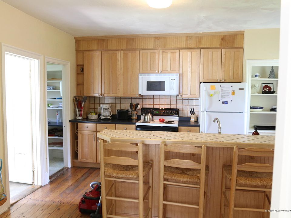 2nd image of 54 Pacific St