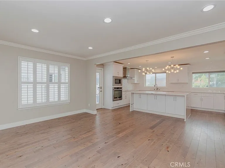 23404 Elm Ave — Photo 2
