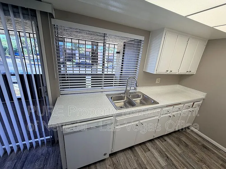 1405 Vegas Valley Dr #52-bldg 7 — Photo 9