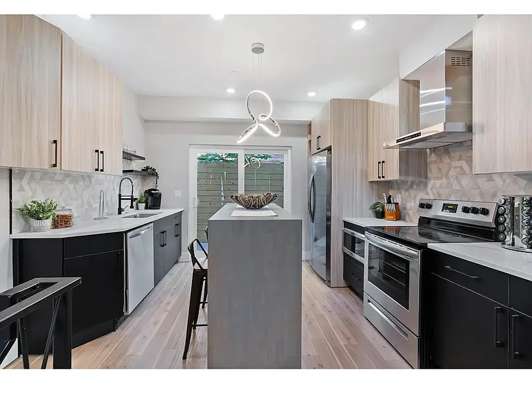 2531 Annin St — Photo 18