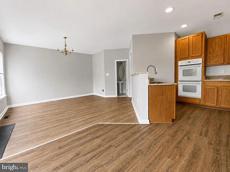 1124 Hampton St — Photo 13