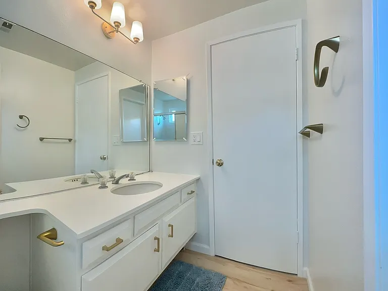 5407 Oxford Dr — Photo 1