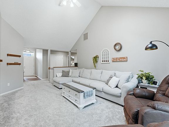 4th image of 2902 Briardale Dr