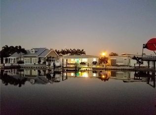17412 2nd St E, Redington Shores, FL 33708