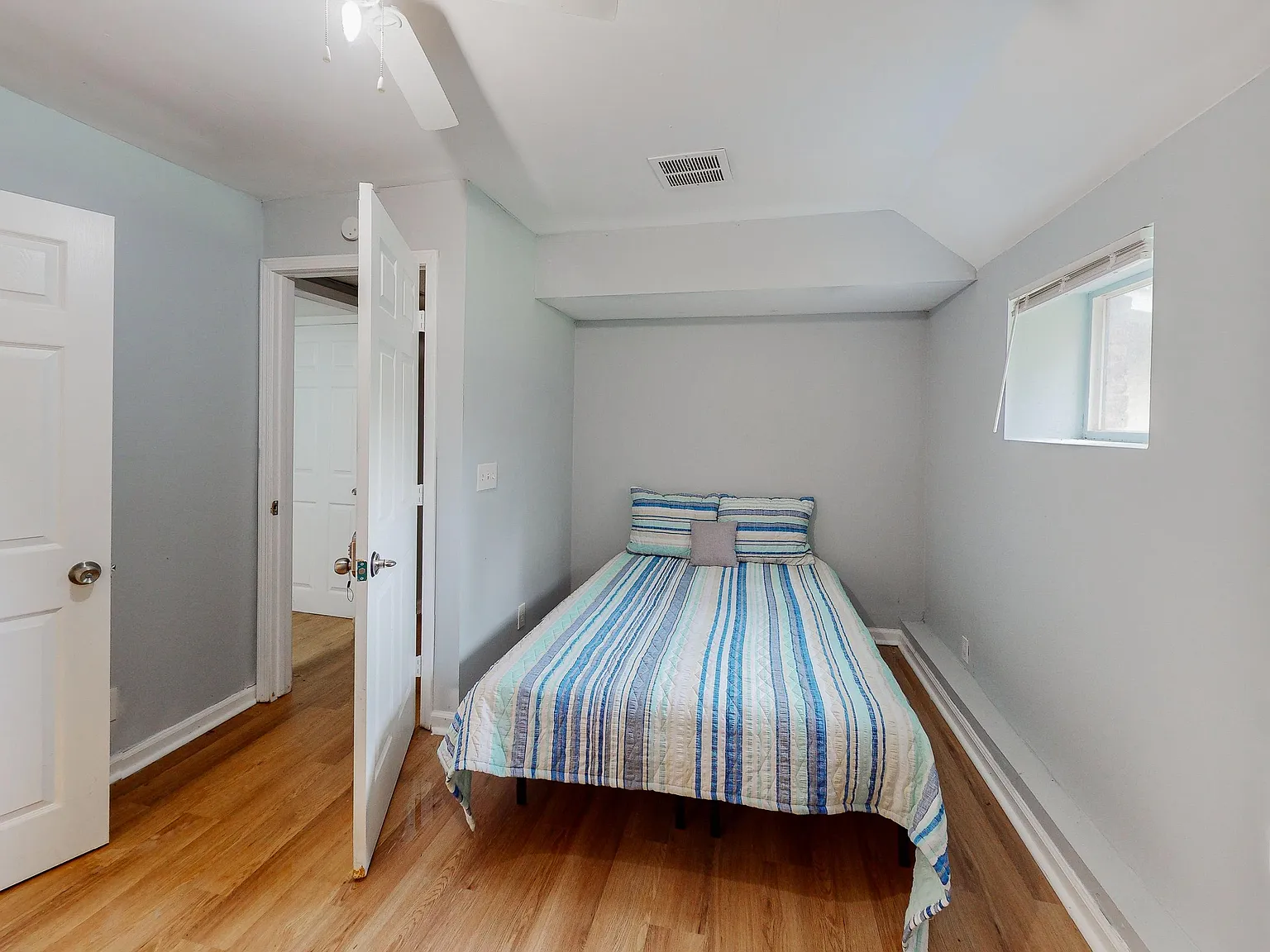 4 bed, 5.0 bath, 1972 sqft, $1,213 — Photo 1