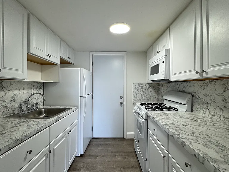Holly House — Photo 2