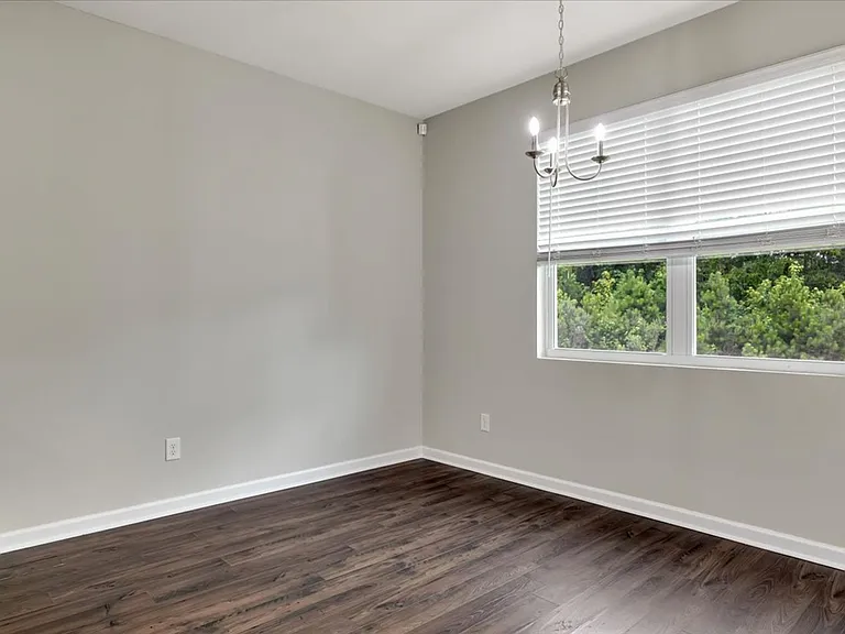 1127 Sims Dr — Photo 10