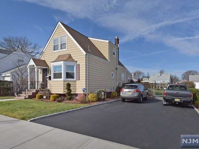 43 Franklin Ave, Saddle Brook, NJ, 07663