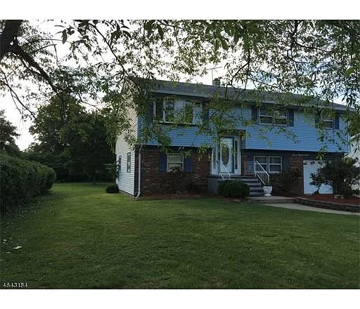 388 Hillcrest Ave photo 1
