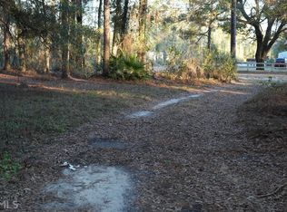 102 E Robin Ln E, Jesup, GA 31545