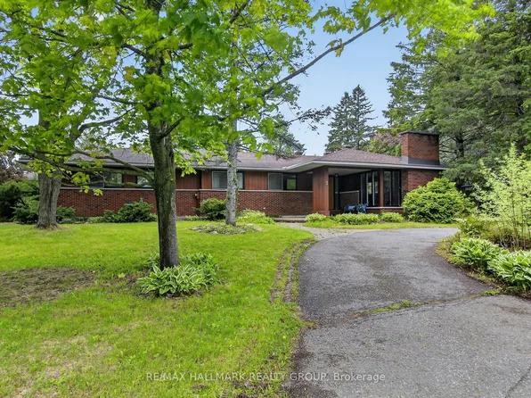 2 Birdstone Ave, Ottawa, ON K2S 0S2