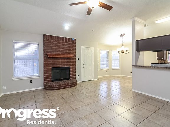 2nd image of 500 NE Park Meadow Ln