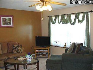 3rd image of 868 Barnes Ave