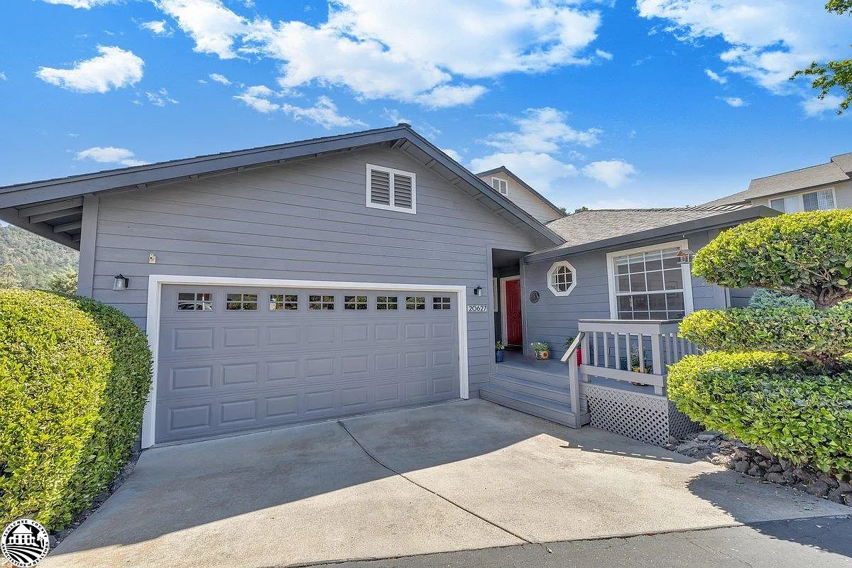 20627 Diane Dr photo 1