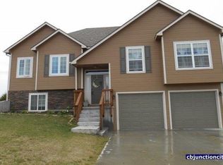 1920 Lydia Ln, Junction City, KS 66441