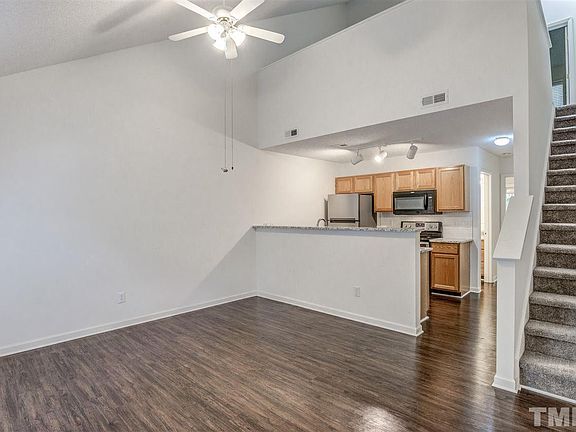 5th image of 4 Crystal Oaks Ct
