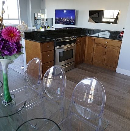 5th image of 100 Manhattan Ave APT 406