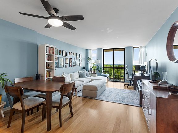 2nd image of 1660 N Lasalle St #807