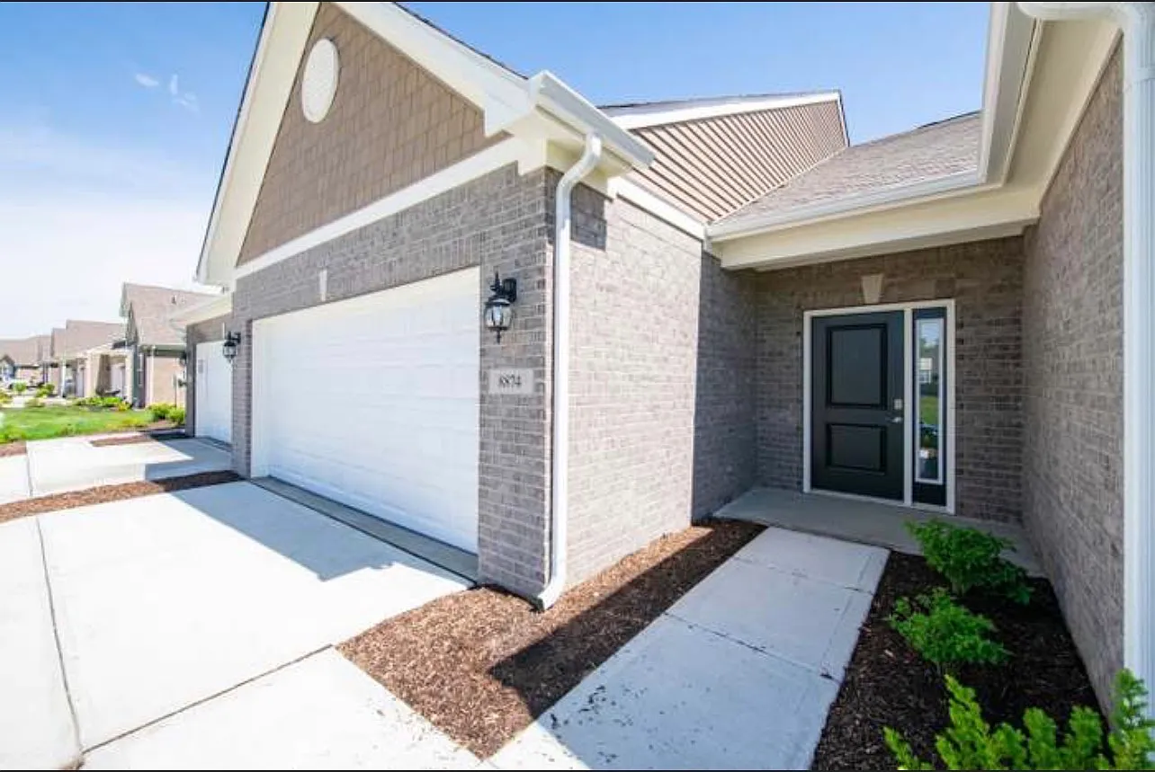 2 bed, 1596 sqft, $2,299 — Photo 2