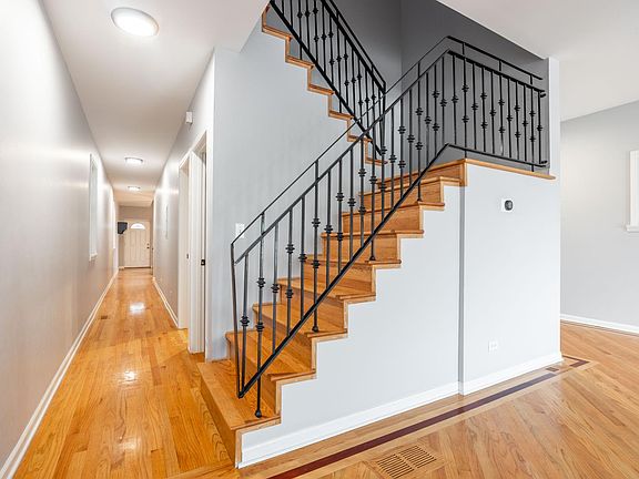 5th image of 1327-29 W Walton St #2