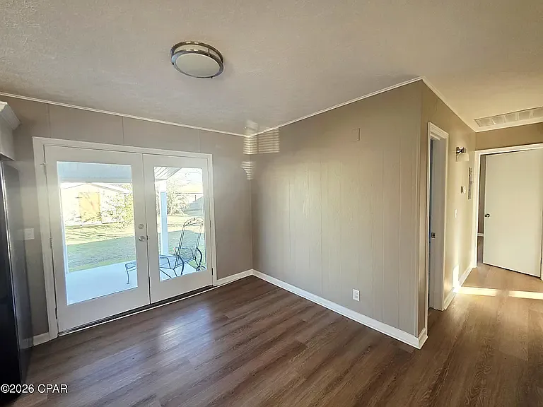 103 S Charlene Dr — Photo 2