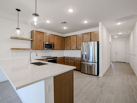 4th image of 7931 W Frier Dr