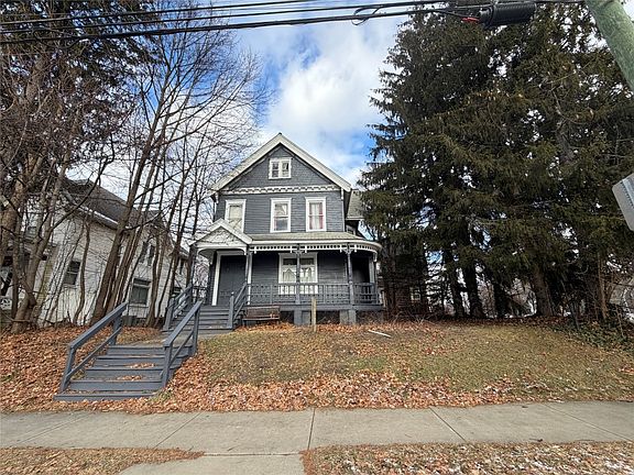 3rd image of 28 Riverside Dr