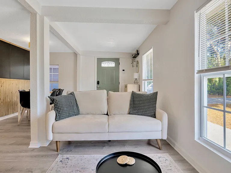 1215 E New Orleans Ave — Photo 8