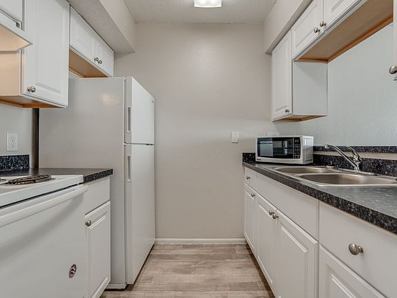 4th image of 3110 Hillcrest Dr APT 503