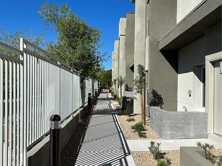 11477 Vibrant Heights Dr — Photo 2