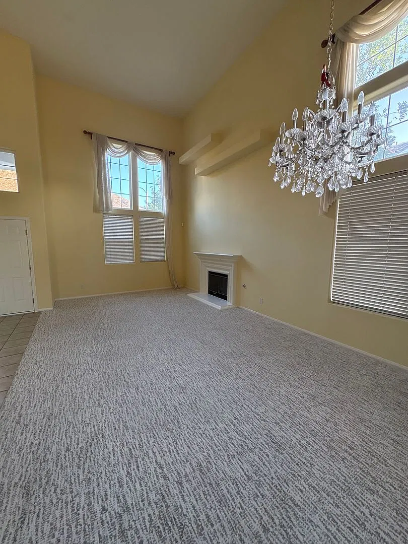 Spacious 5-Bedroom Home in the Heart of Murrieta! — Photo 3