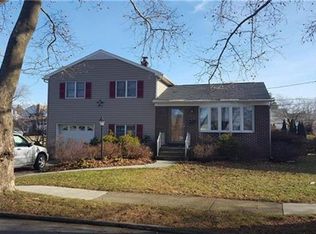 1560 Primrose Ln, Bethlehem, PA 18018