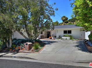 3552 Stonewood Dr, Sherman Oaks, CA 91403